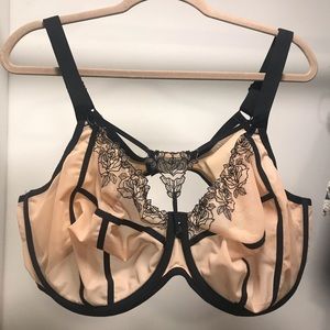 Elomi bra with removable decal